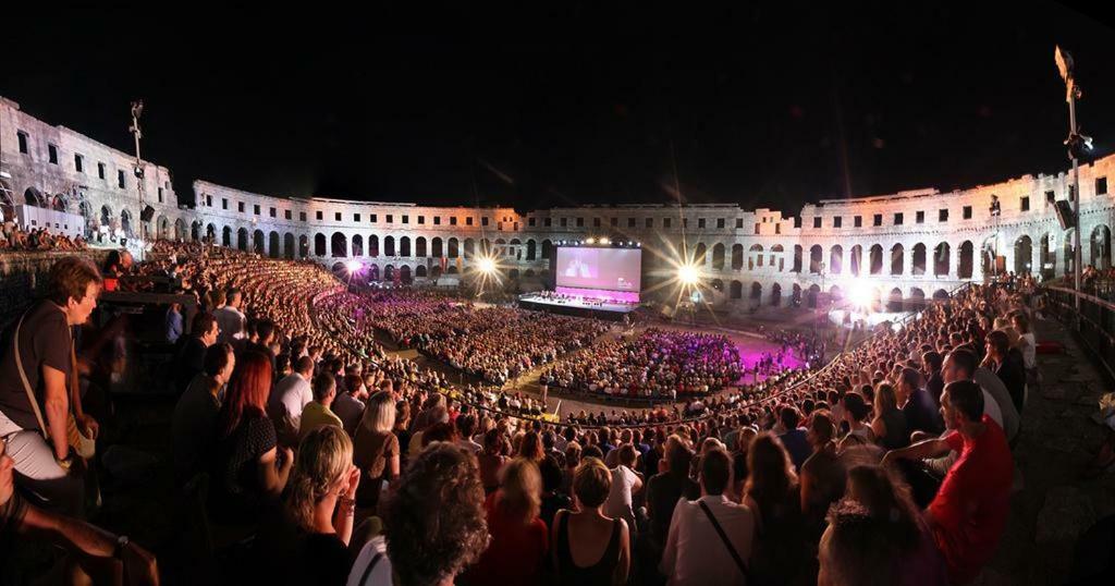 Апартаменты Arena Festival Пула Экстерьер фото