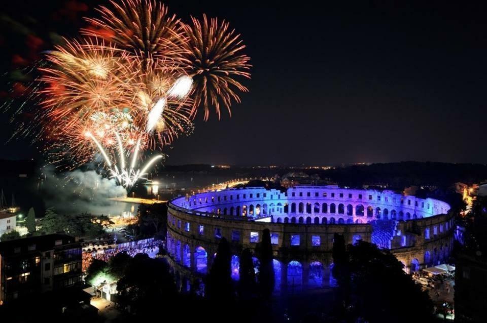 Апартаменты Arena Festival Пула Экстерьер фото